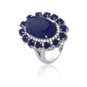 ANEL OVAL BANHADO A RÓDIO COM CABOCHÕES NA COR SAFIRA E ZIRCÔNIAS BRANCAS