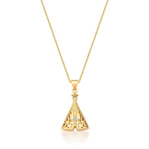 CORRENTE COM PINGENTE N SRA APARECIDA BANHADA A OURO E CRUZ CRAVEJADA COM ZIRCÔNIAS BRANCAS