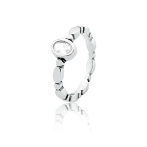 ANEL COM CRISTAL OVAL BRANCO EM PRATA ENVELHECIDA