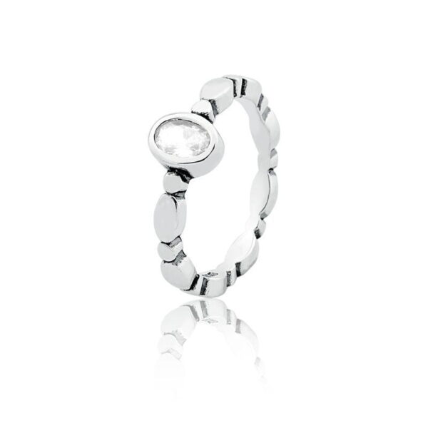 ANEL COM CRISTAL OVAL BRANCO EM PRATA ENVELHECIDA